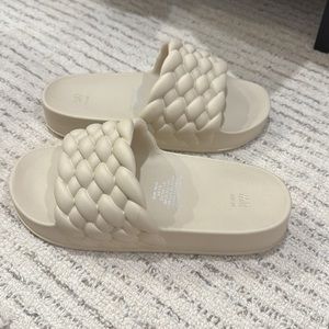 H&M tan platform slides - never worn